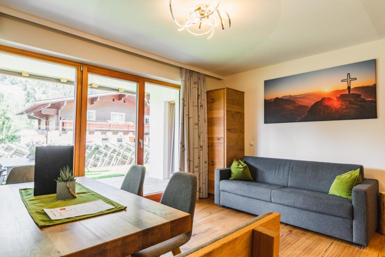 Haus Sabrina - Ferienwohnungen ซาลบาคฮินเทอร์เกลมม์ ภายนอก รูปภาพ